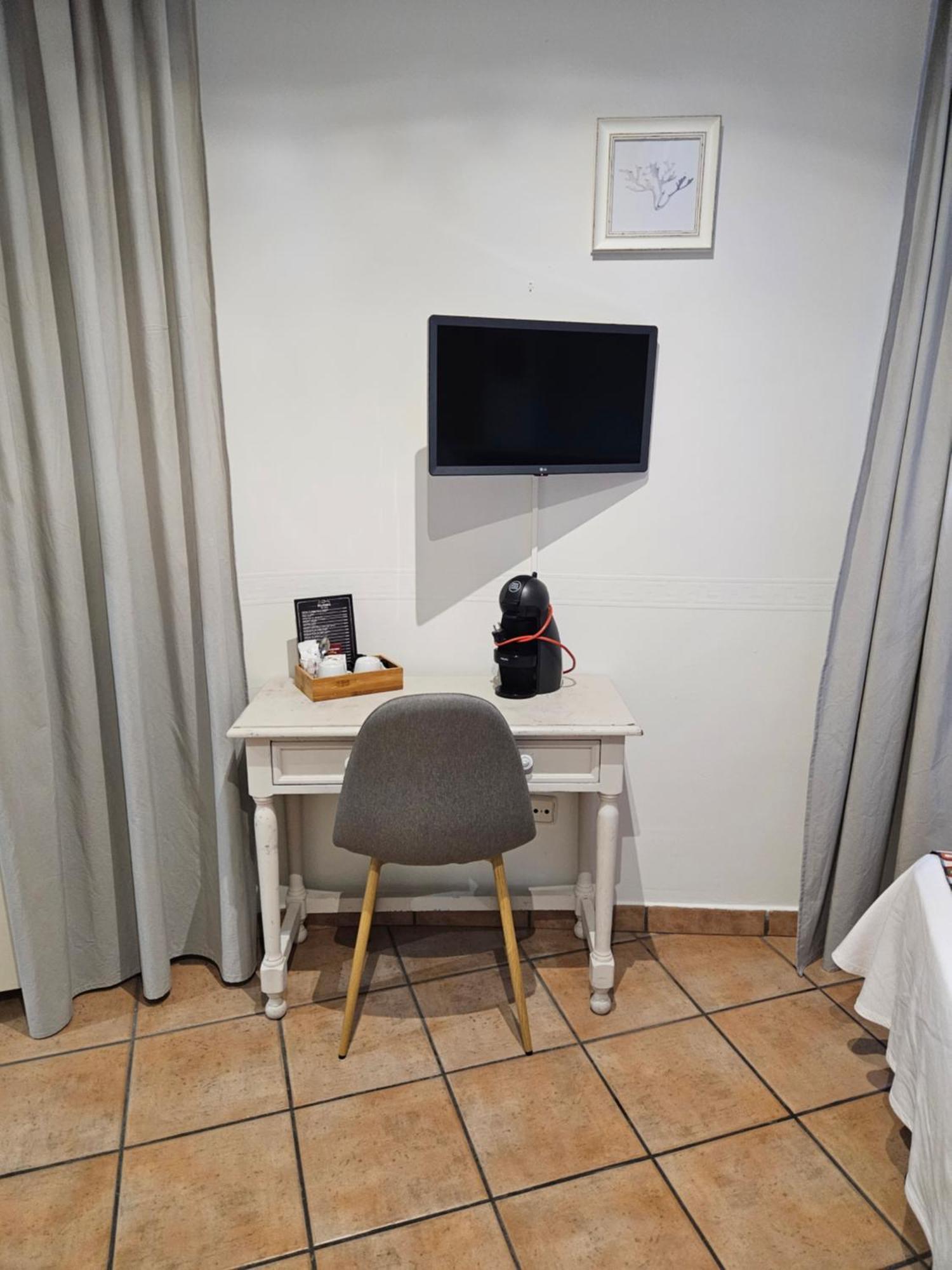 Hostal La Campana Toledo Exteriör bild