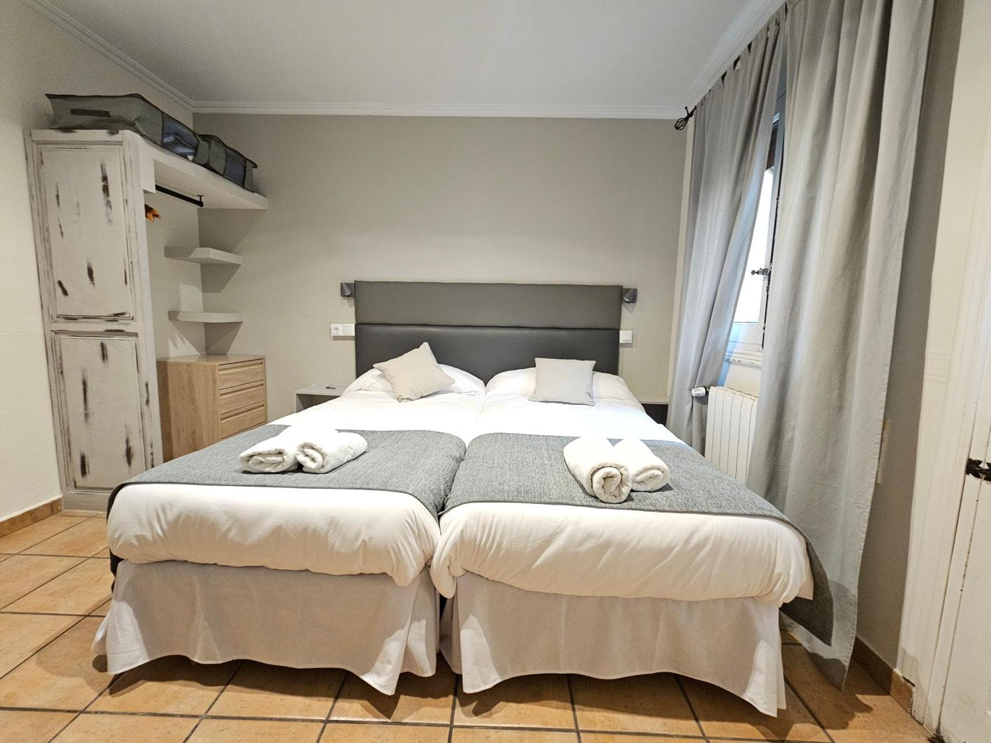 Hostal La Campana Toledo Exteriör bild