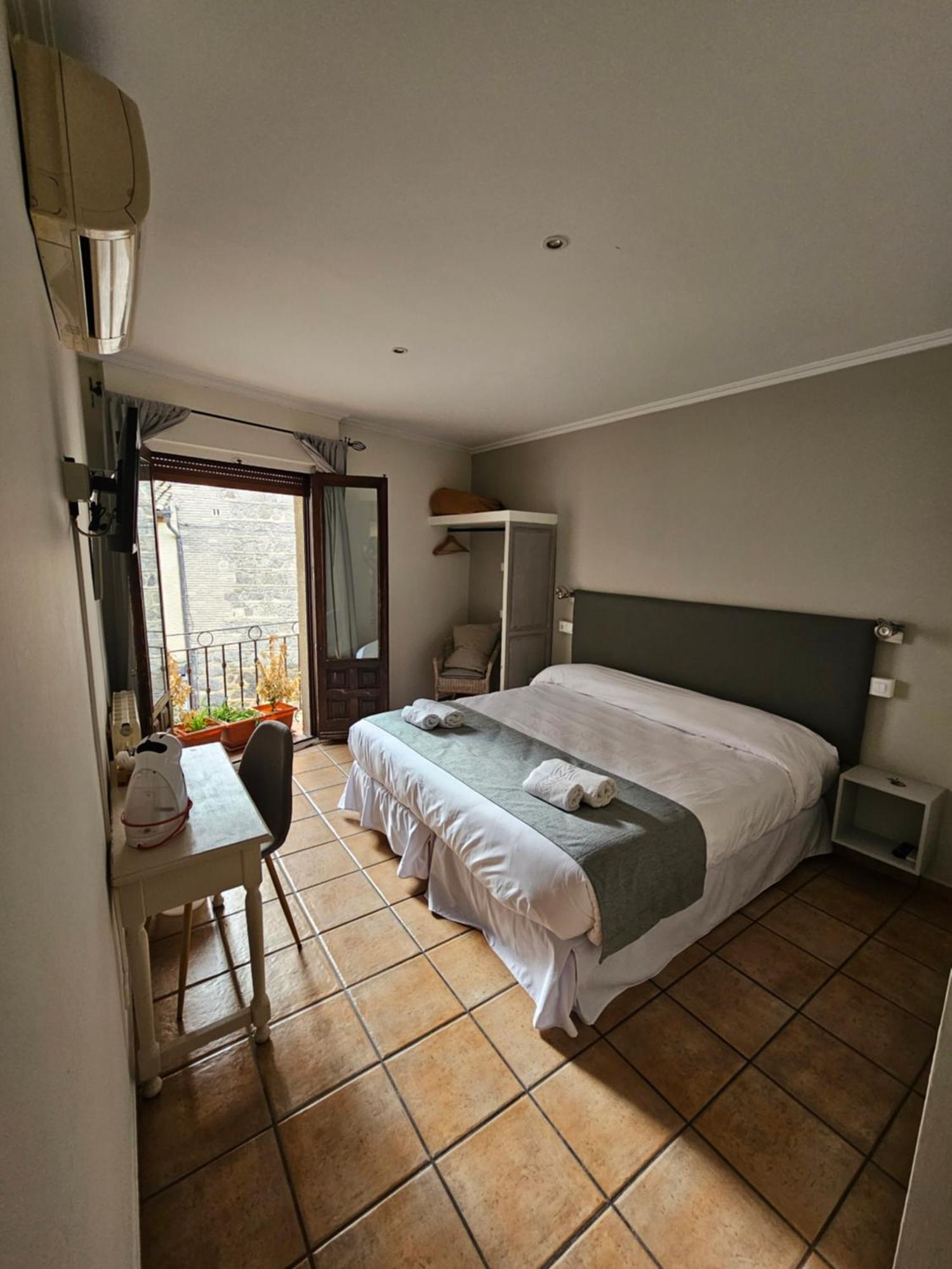 Hostal La Campana Toledo Exteriör bild